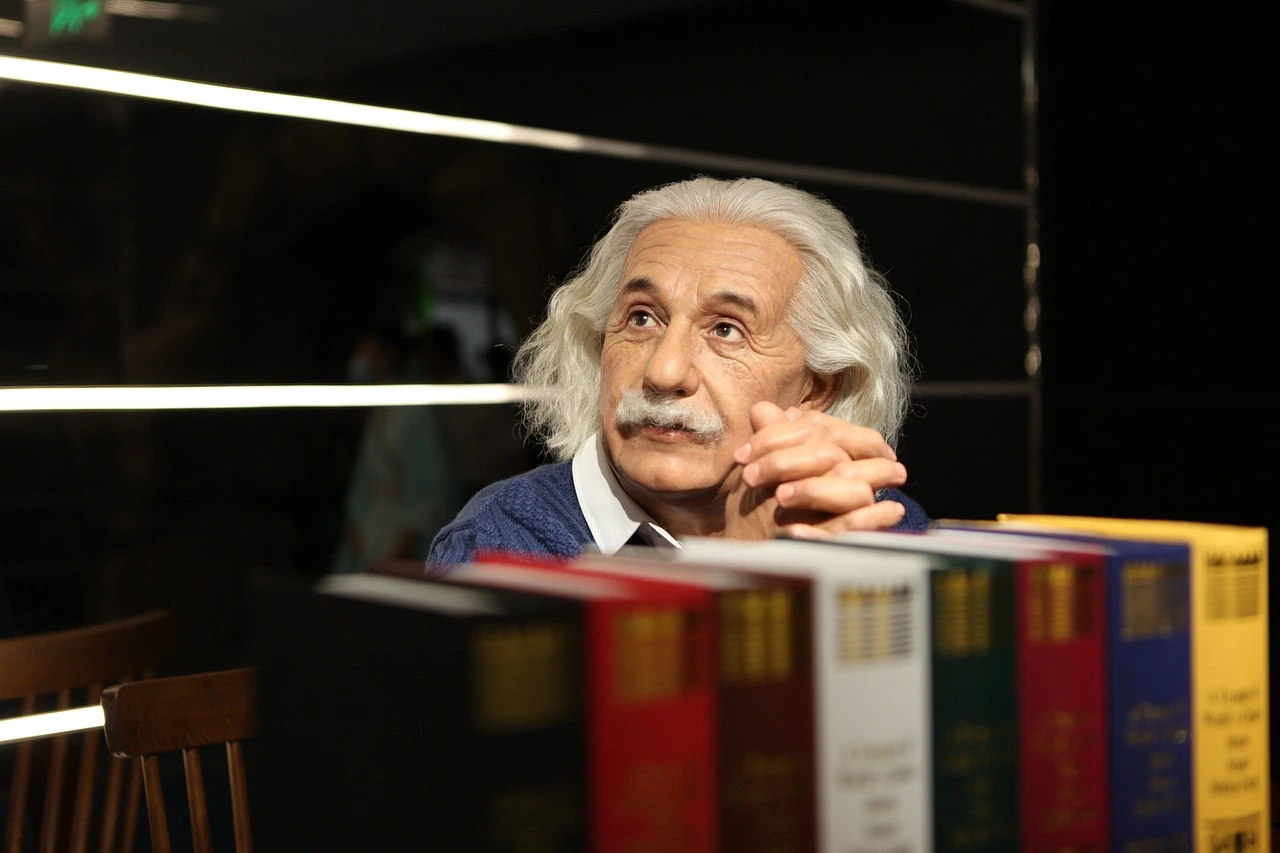Albert Einstein Kimdir